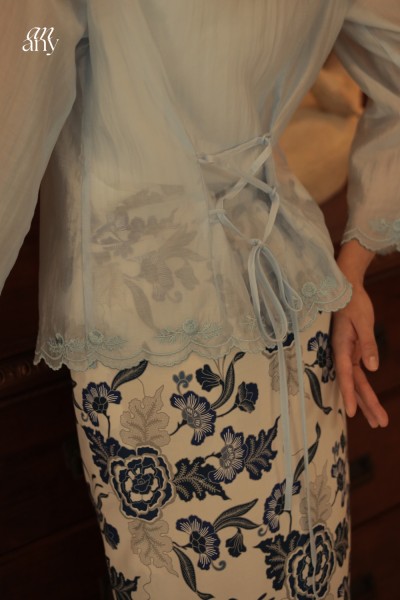 Hening Kebaya Pendek Langit