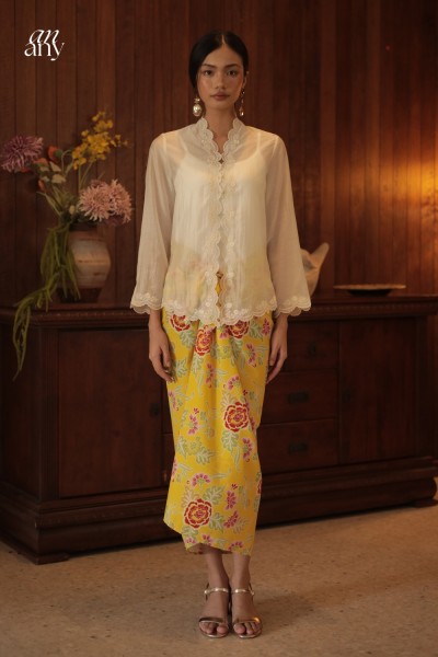 Hening Kebaya Pendek Suria