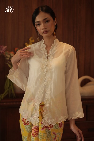 Hening Kebaya Pendek Suria