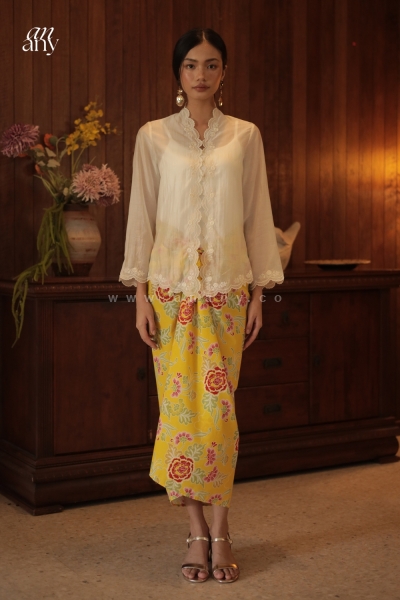 Hening Kebaya Pendek Suria